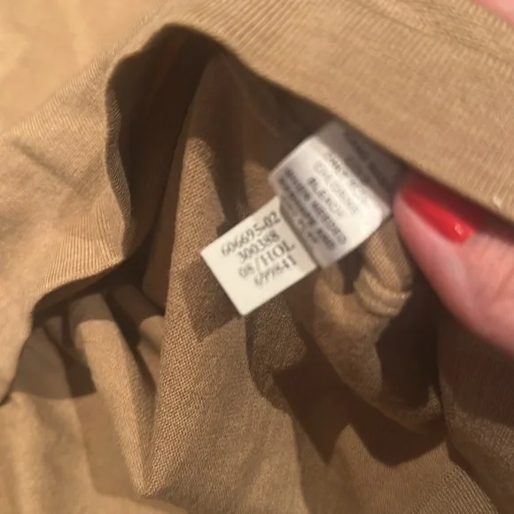 Banana Republic envelope neck camel merino wool sweater. Size M. - Picture 5 of 5